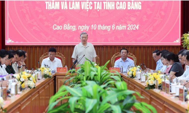 State President To Lam chairing a working session with authorities of Cao Bang province on June 10. Photo: VNA