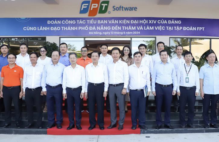 Trưởng Ban nội chính Trung ương Phan Đình Trạc tại buổi làm việc với lãnh đạo Công ty TNHH phần mềm FPT miền Trung.