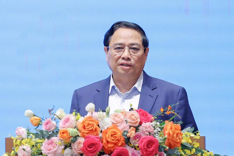 Prime Minister Pham Minh Chinh chairing the meeting on June 15. Photo: VGP
