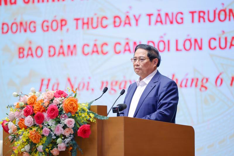 Prime Minister Pham Minh Chinh addressing the meeting with SOEs in Hanoi on June 15. Photo: VGP