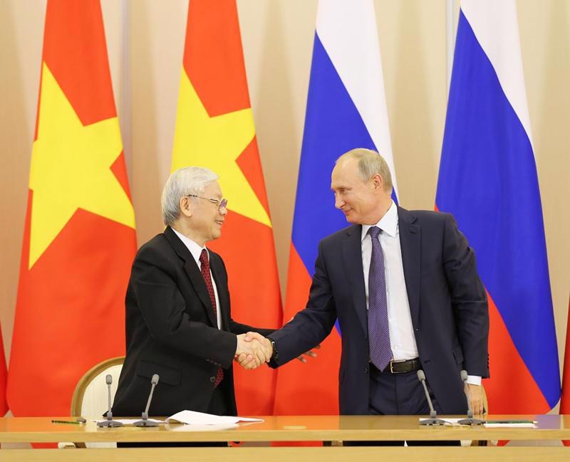 Vietnamese Party leader Nguyen Phu Trong (left) and Russian President Vladimir Putin during the former's visit to Russia in 2018. Photo: VGP