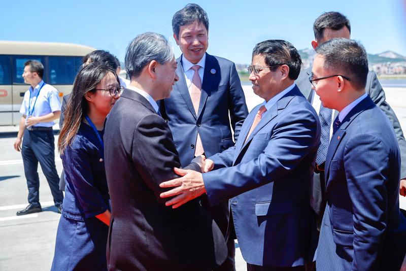 Prime Minister Pham Minh Chinh arriving in China’s Liaoning province on June 24. Photo: VGP