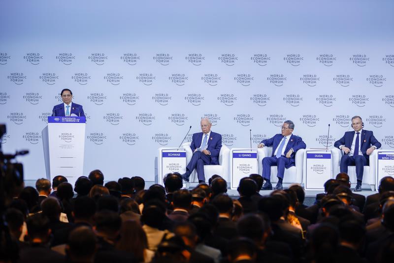 Thủ tướng Phạm Minh Chính phát biểu tại phiên khai mạc WEF Đại Liên - Ảnh: VGP