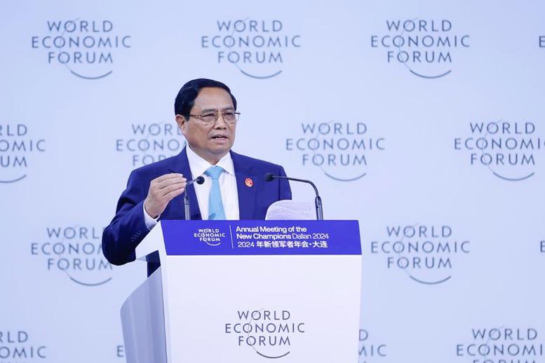 Prime Minister Pham Minh Chinh speaking at the opening plenary of the  15th annual Meeting of the New Champions of the WEF on June 25. (Source: VGP)