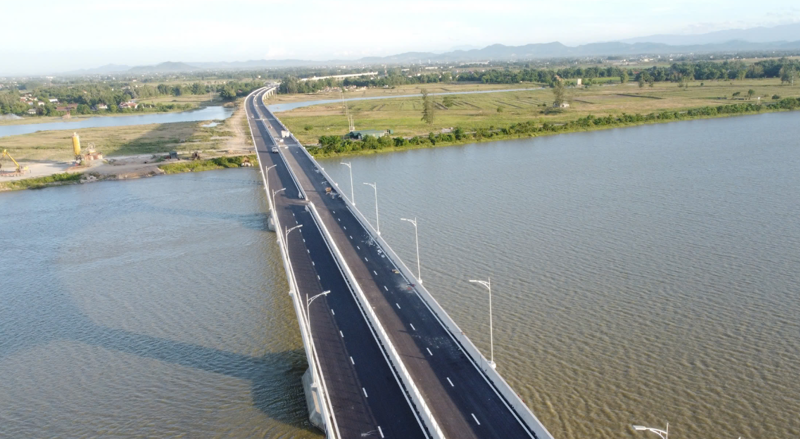 Cầu Hưng Đức dài hơn 4km là công trình cầu vượt sông dài nhất trên tuyến cao tốc Bắc - Nam phía Đông - Ảnh: Doãn Hòa