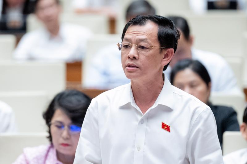 Ông Nguyễn Tri Thức tại phiên thảo luận về Luật Dược trên nghị trường Quốc hội, hôm 26/6. Ảnh: Quochoi.