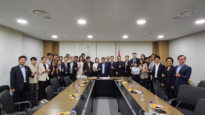 Bộ Kế hoạch và Đầu tư và Mạng lưới Đổi mới sáng tạo Việt Nam tại Hàn Quốc tại buổi làm việc.