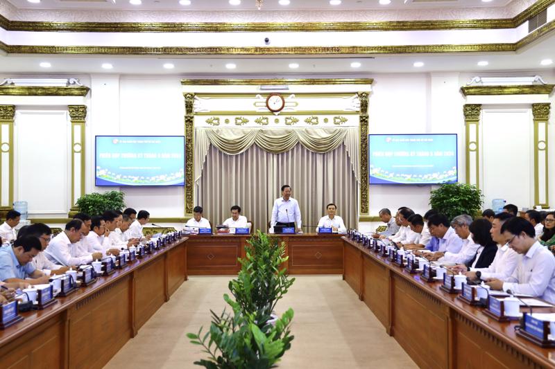 Toàn cảnh phiên họp về tình hình kinh tế - xã hội tháng 6 năm 2024 trên địa bàn Thành phố Hồ Chí Minh chiều 1/7 - Ảnh: TN.