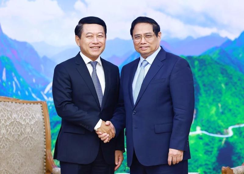 PM Pham Minh Chinh (R) and  Lao Deputy PM and Foreign Minister  Saleumxay Kommasith  at their meeting in Hanoi on July 7 (Photo: VNA)