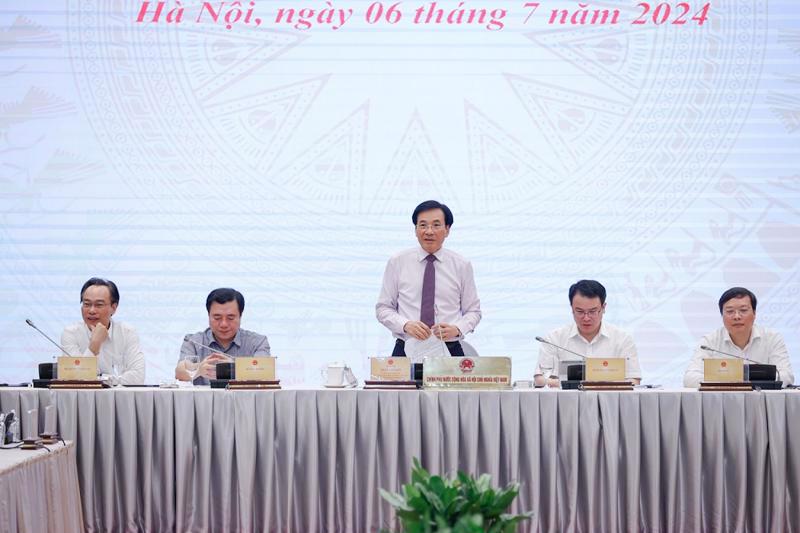 Minister Tran Van Son  (middle) at the press conference on July 6.