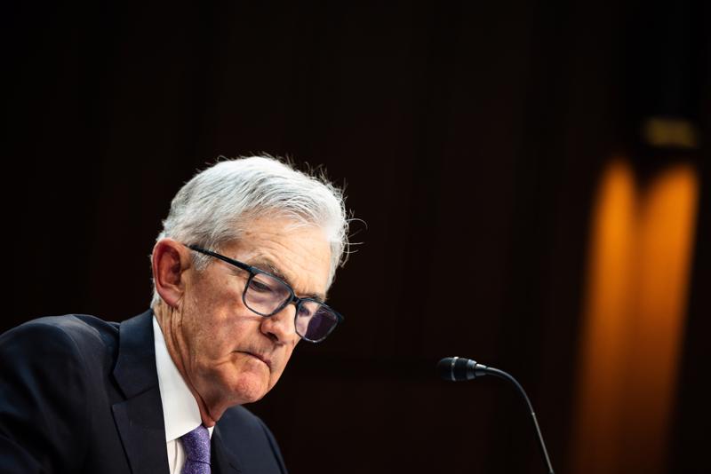 Chủ tịch Fed Jerome Powell điều trần trước Ủy ban Ngân hàng thuộc Thượng viện Mỹ ngày 9/7/2024 - Ảnh: Bloomberg.