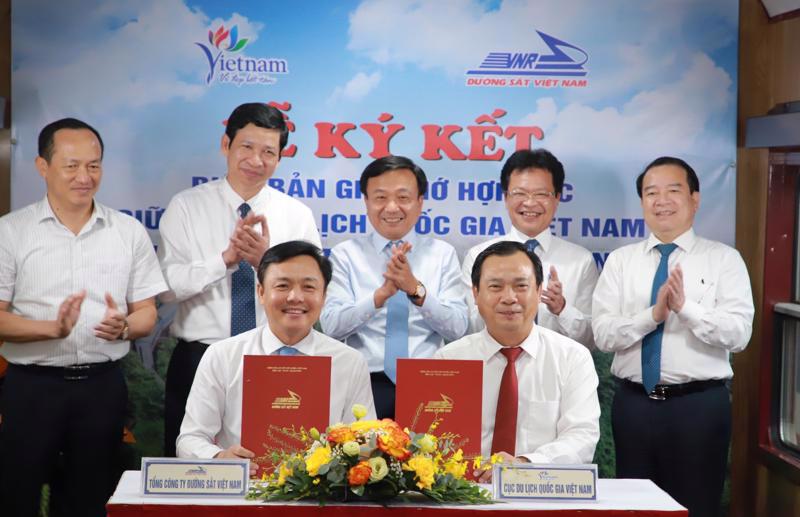 The Vietnam National Authority of Tourism and the Vietnam Railway Corporation signed the MoU on July 9. 