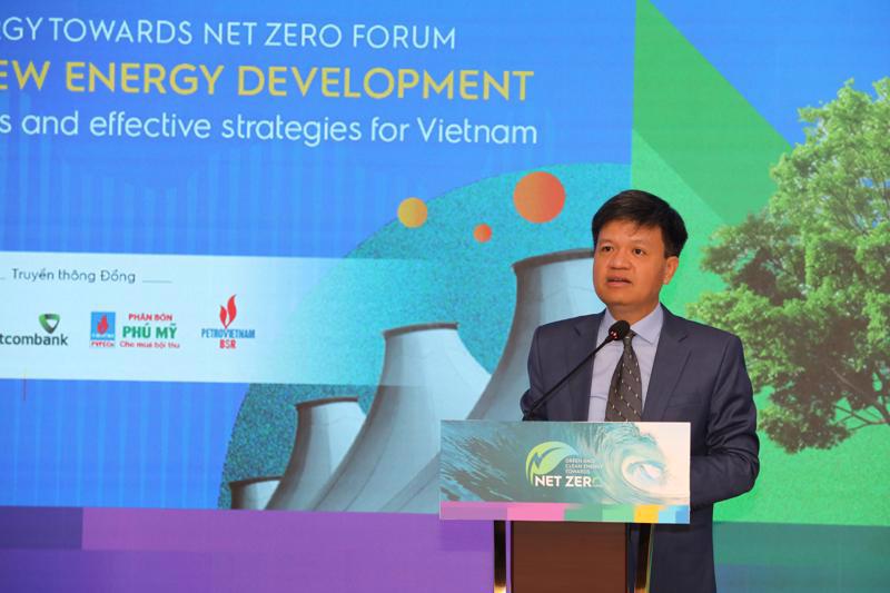 Mr. Ta Dinh Thi, Vice Chairman of the National Assembly Committee on Science, Technology and Environment, addressing the forum. 