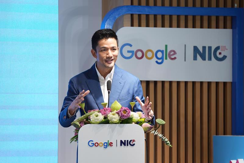 Marc Woo, managing director, Vietnam, Google Asia Pacific,  addressing the event. 