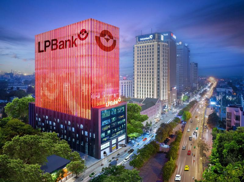 Trụ sở Ngân hàng TMCP Lộc Phát Việt Nam (LPBank) tại 210 đường Trần Quang Khải, Hoàn Kiếm, Hà Nội.