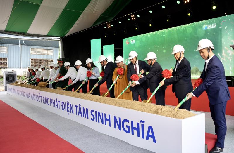 Officials at the breaking ground ceremony for the Tam Sinh Nghia Waste-to-Energy Plant.