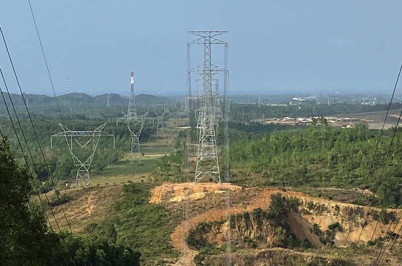 Đường dây 500 kV mạch 3 từ Quảng Trạch đến Phố Nối là  dự án trọng điểm quốc gia.