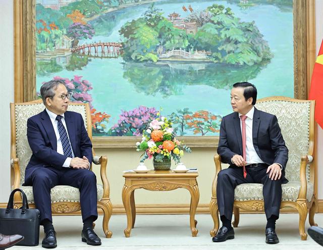 Deputy Prime Minister Tran Hong Ha (R) during the meeting with Mr. Yamada Takio in Hanoi on July 31.  (Photo: VNA/VNS)