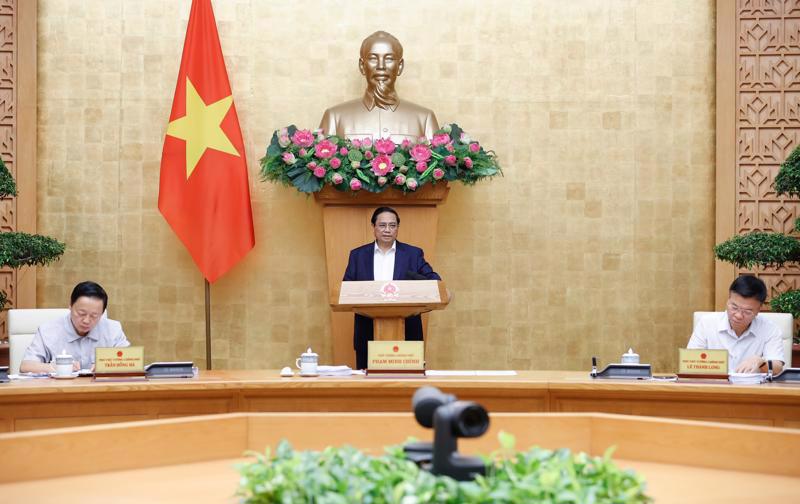 Prime Minister Pham Minh Chinh chairs the regular monthly Government meeting on August 5 (Photo: VGP)