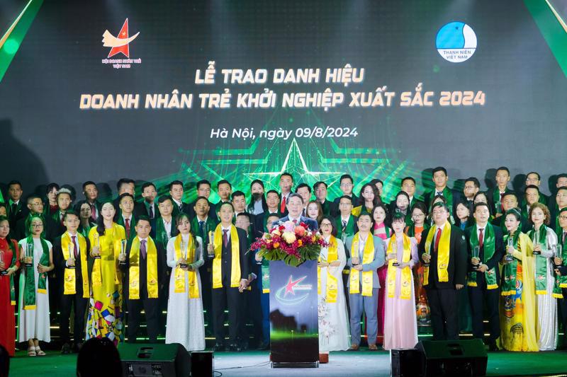 The young Vietnamese entrepreneurs were honored at a ceremony held in Hanoi on August 9.