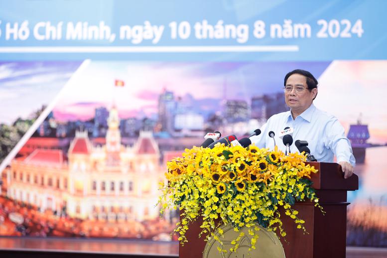 Prime Minister Pham Minh Chinh addressing the meeting. Photo: VGP