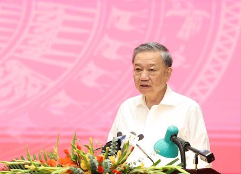 Party General Secretary and State President To Lam at the working session with the Standing Board of the Hanoi Party Committee on August 9.