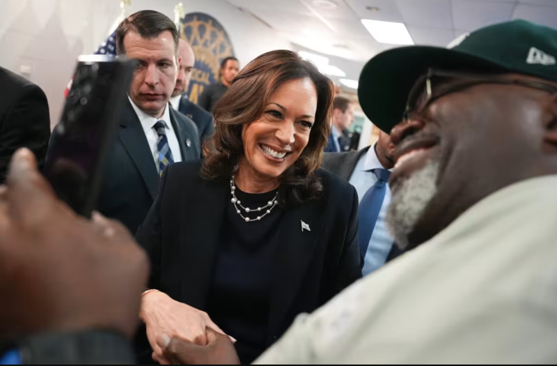 Tham dò cho thấy bà Kamala Harris được cử tri Mỹ ủng hộ nhiều hơn ông Trump về các vấn đề kinh tế - Ảnh: Getty Images