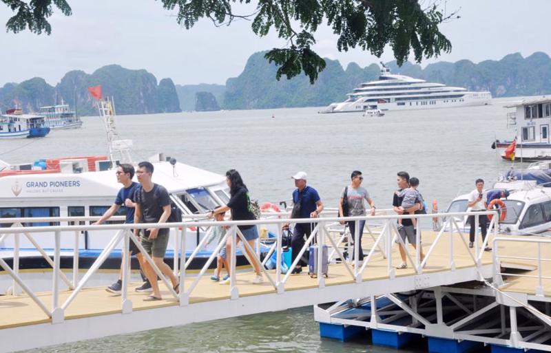 Tourists visiting Quang Ninh province. 