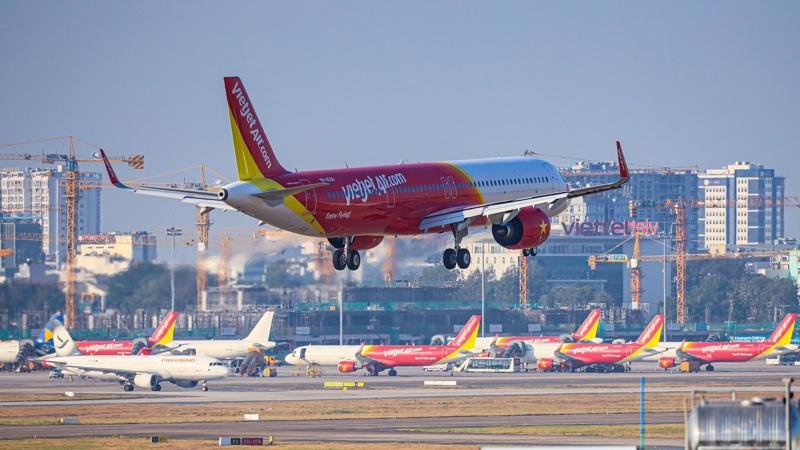 Với khả năng quản lý chi phí, khai thác, vận hành vượt trội, Vietjet mang tới cơ hội bay với chi phí tiết kiệm, linh hoạt, cung cấp đa dạng dịch vụ, đáp ứng mọi nhu cầu tiêu dùng của khách hàng.