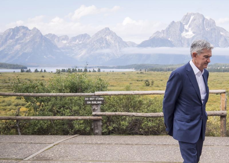 Chủ tịch Fed Jerome Powell tại Jackson Hole tháng 8/2023 - Ảnh: Bloomberg.