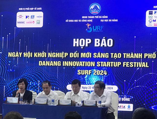 Lãnh đạo Sở Khoa học & Công nghệ Đà Nẵng và Đại học Đà Nẵng chủ trì họp báo. Ảnh Ngô Anh Văn