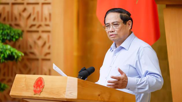 Prime Minister Pham Minh Chinh is charing the Government meeting on August 24 (Photo: VGP)