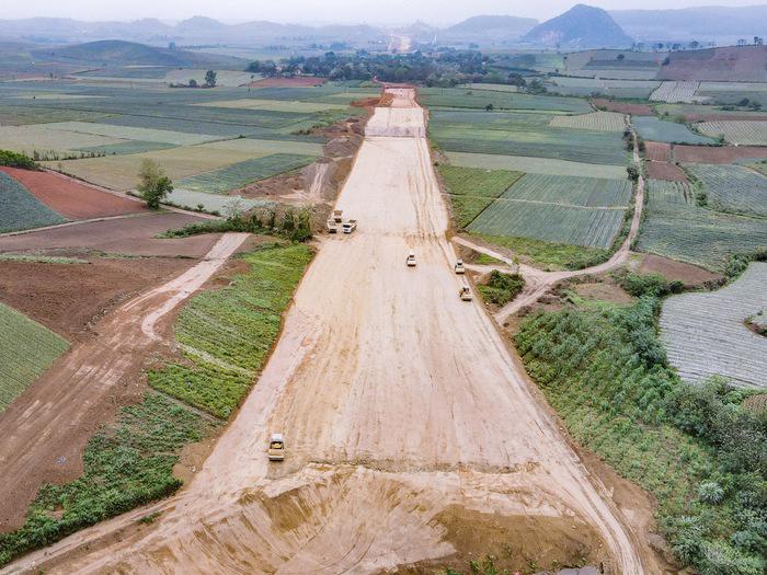 Nhiều dự án giao thông liên vùng mỏi mòn nằm chờ vốn nhiều năm liền do khó khăn trong bố trí vốn ngân sách trung ương.