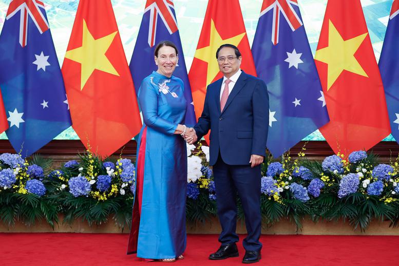 Prime Minister Pham Minh Chinh meeting President of the Australian Senate Sue Lines in Hanoi on August 27. (Photo: VGP)