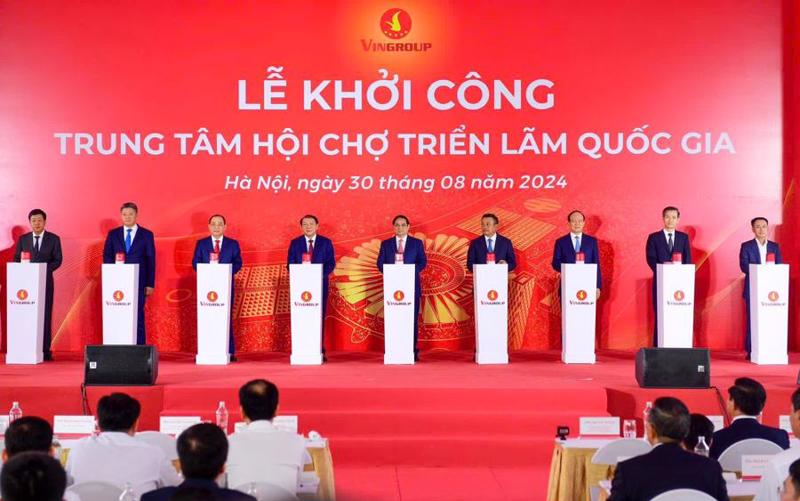 Prime Minister Pham Minh Chinh (center) attending the ground-breaking ceremony.(Photo: VGP)