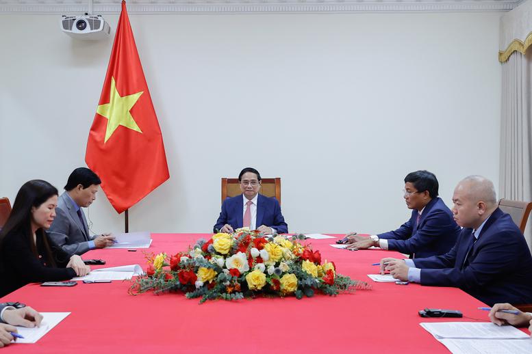 Prime Minister Pham Minh Chinh holding phone talks with his Thai counterpart Paetongtarn Shinawatra on August 29. (Photo: VGP)