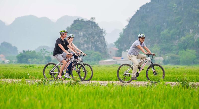 Hết 8 tháng năm 2024, ngành du lịch tỉnh Ninh Bình đã đón trên 6,8 triệu lượt khách, trong đó khách quốc tế gần gấp đôi cả năm 2023.