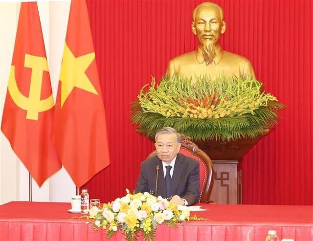 Party General Secretary and State President To Lam holds phone talks with President of the Republic of Korea Yoon Suk Yeol on September 3. (Photo: VNA)