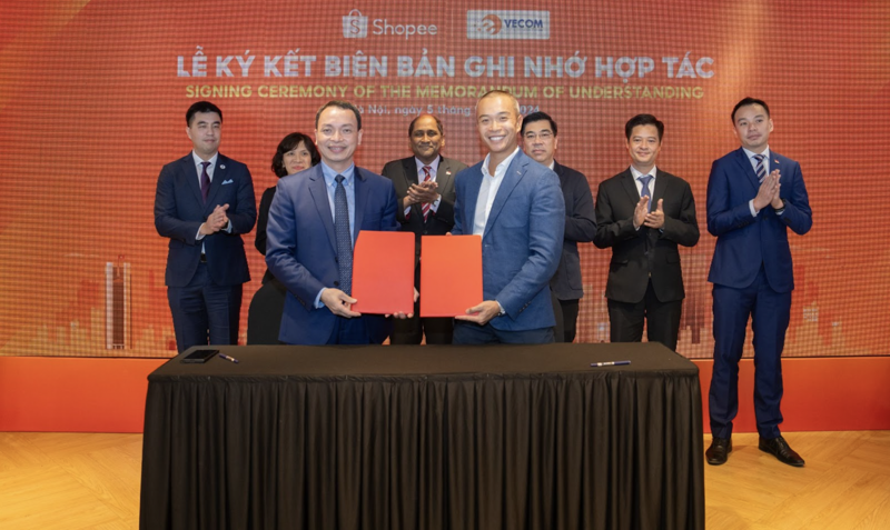 VECOM and Shopee Vietnam signed an MoU to initiate the "Shopee Enables SMEs" program