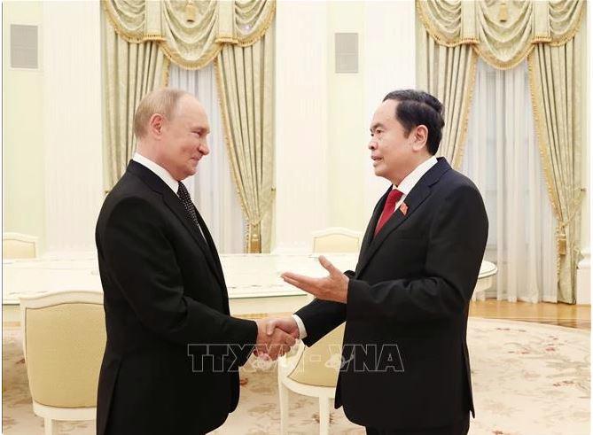 NA Chairman Tran Thanh Man amd Russian President Vladimir Putin during their meeting in Moscow on September 10. (Photo:VNA)