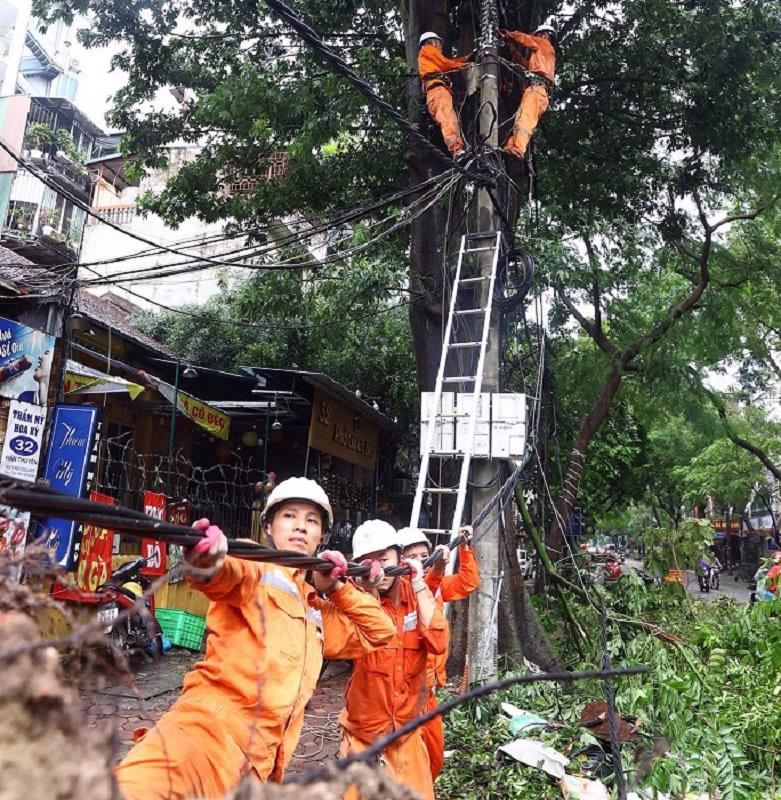 Tập trung, huy động, tăng cường tối đa mọi nguồn lực khẩn trương khôi phục nhanh nhất hệ thống điện.