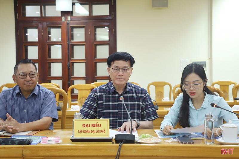 A DLP Group delegation works with Ha Tinh authorities in Ha Tinh province on September 11. Photo: baohatinh.vn