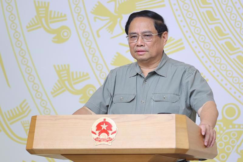 Prime Minister Pham Minh Chinh chairing the Cabinet meeting on September 15 to discuss ways to overcome the consequences of the typhoon. (Photo: VGP)