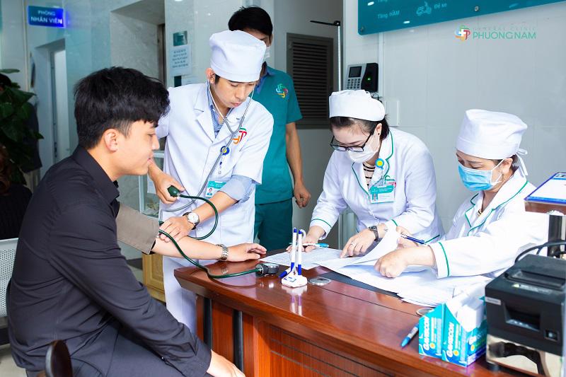 Việc liên thông dữ liệu Giấy khám sức khỏe lái xe lên Cổng giám định BHYT mang lại nhiều thuận tiện cho người dân. Ảnh: Internet