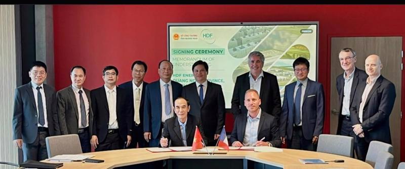 HDF Energy and the provincial Department of Industry and Trade sign the MoU on September 17. 