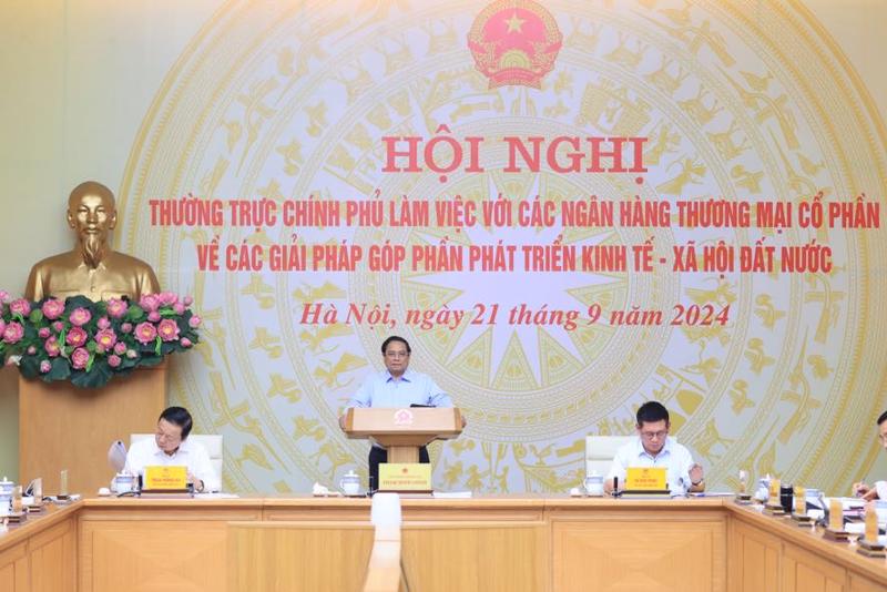 Thủ tướng Chính phủ Phạm Minh Chính chủ trì Hội nghị Thường trực Chính phủ làm việc với các ngân hàng thương mại cổ phần về các giải pháp góp phần phát triển kinh tế - xã hội đất nước - Ảnh: VGP/Nhật Bắc