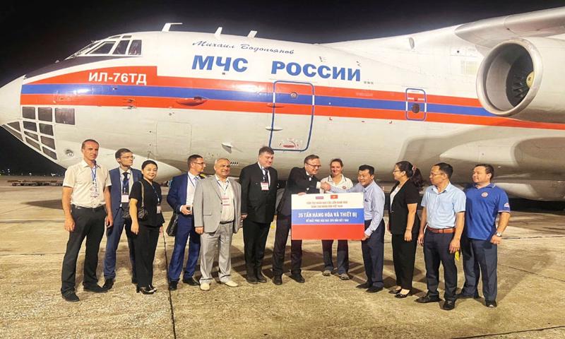 A handover ceremony of 35 tons of humanitarian aid provided by the Russian Government for Vietnam held at Noi Bai International Airport on September 20 (Source VGP)