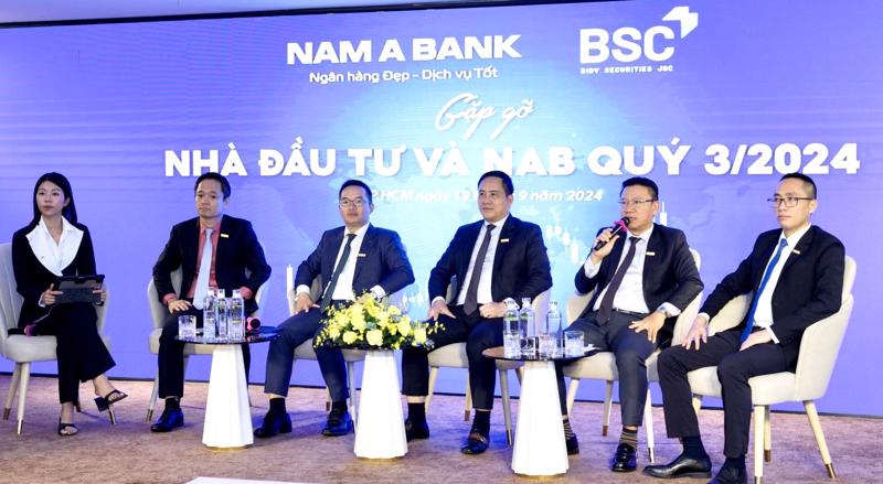 Nam A Bank gặp gỡ trực tuyến nhà đầu tư.