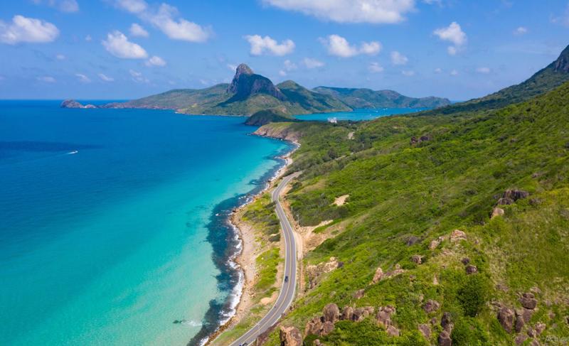 Vietnam Airlines là hãng hàng không duy nhất đang khai thác đến Côn Đảo, đồng thời hãng luôn đặt mục tiêu và thực hiện nhiều chương trình liên quan đến phát triển bền vững.