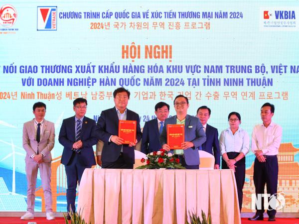 Hội nghị kết nối giao thương xuất khẩu hàng hóa khu vực Nam Trung Bộ với các doanh nghiệp Hàn Quốc diễn ra tại tỉnh Ninh Thuận. Nguồn: Báo Ninh Thuận.